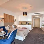 North Apartments, Sunsetview 507